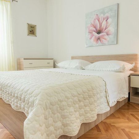 Apartments Denis Makarska Buitenkant foto
