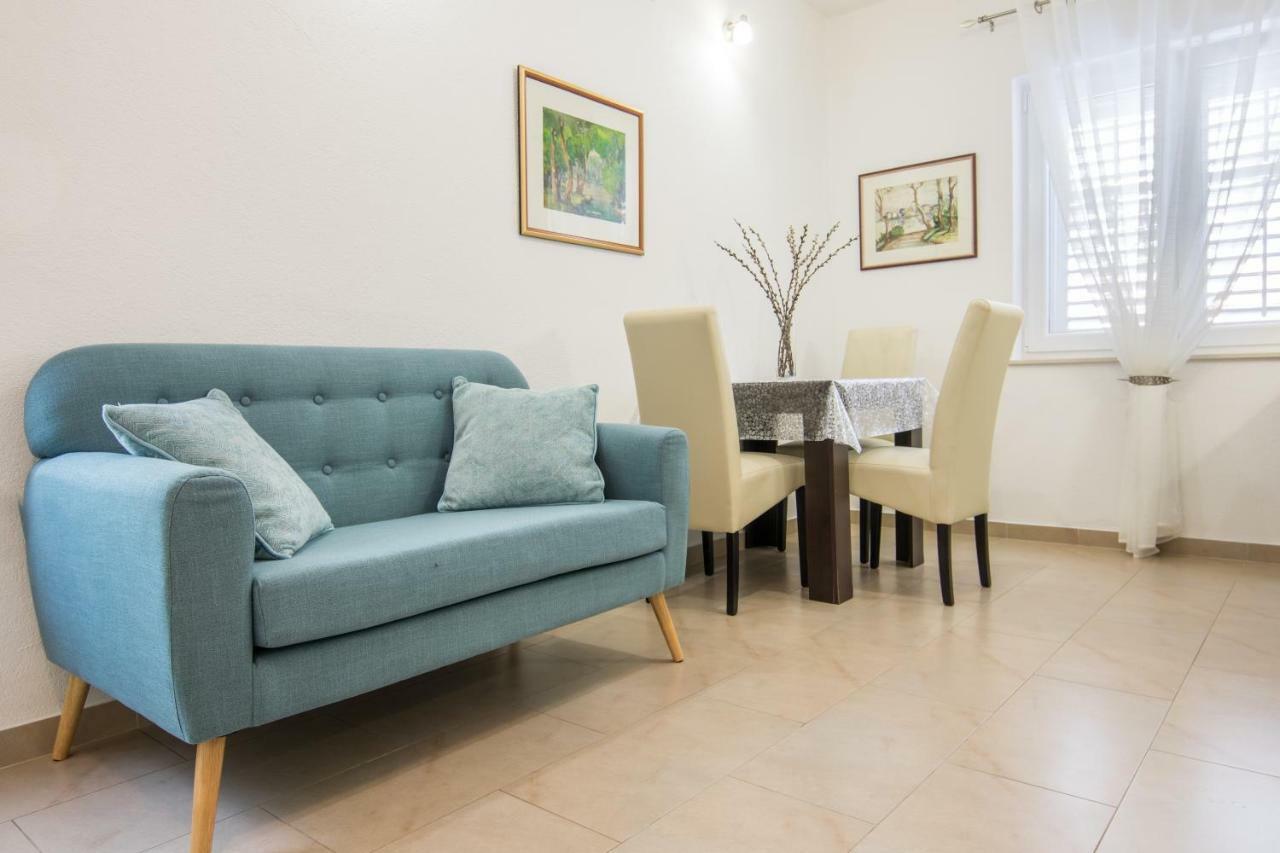 Apartments Denis Makarska Buitenkant foto