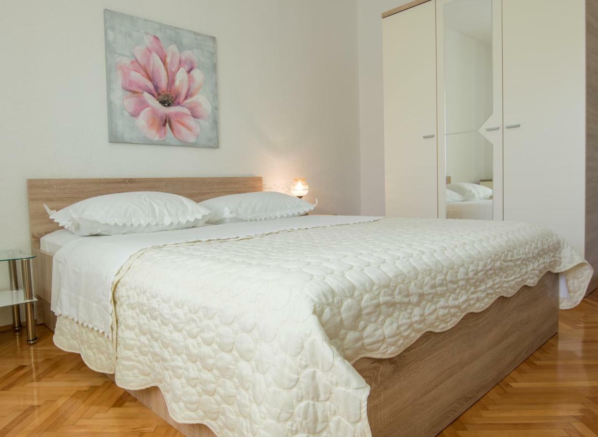 Apartments Denis Makarska Buitenkant foto