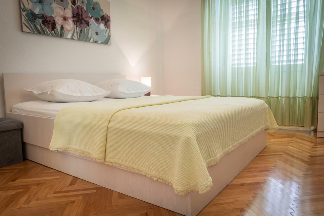 Apartments Denis Makarska Buitenkant foto