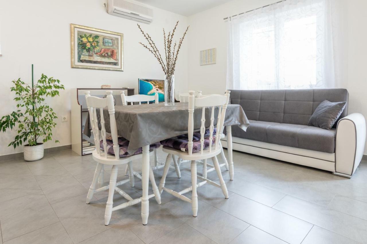 Apartments Denis Makarska Buitenkant foto