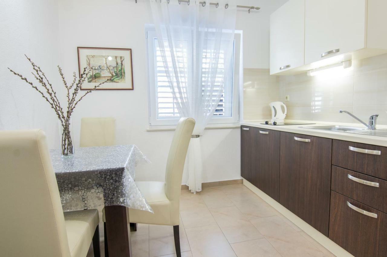 Apartments Denis Makarska Buitenkant foto